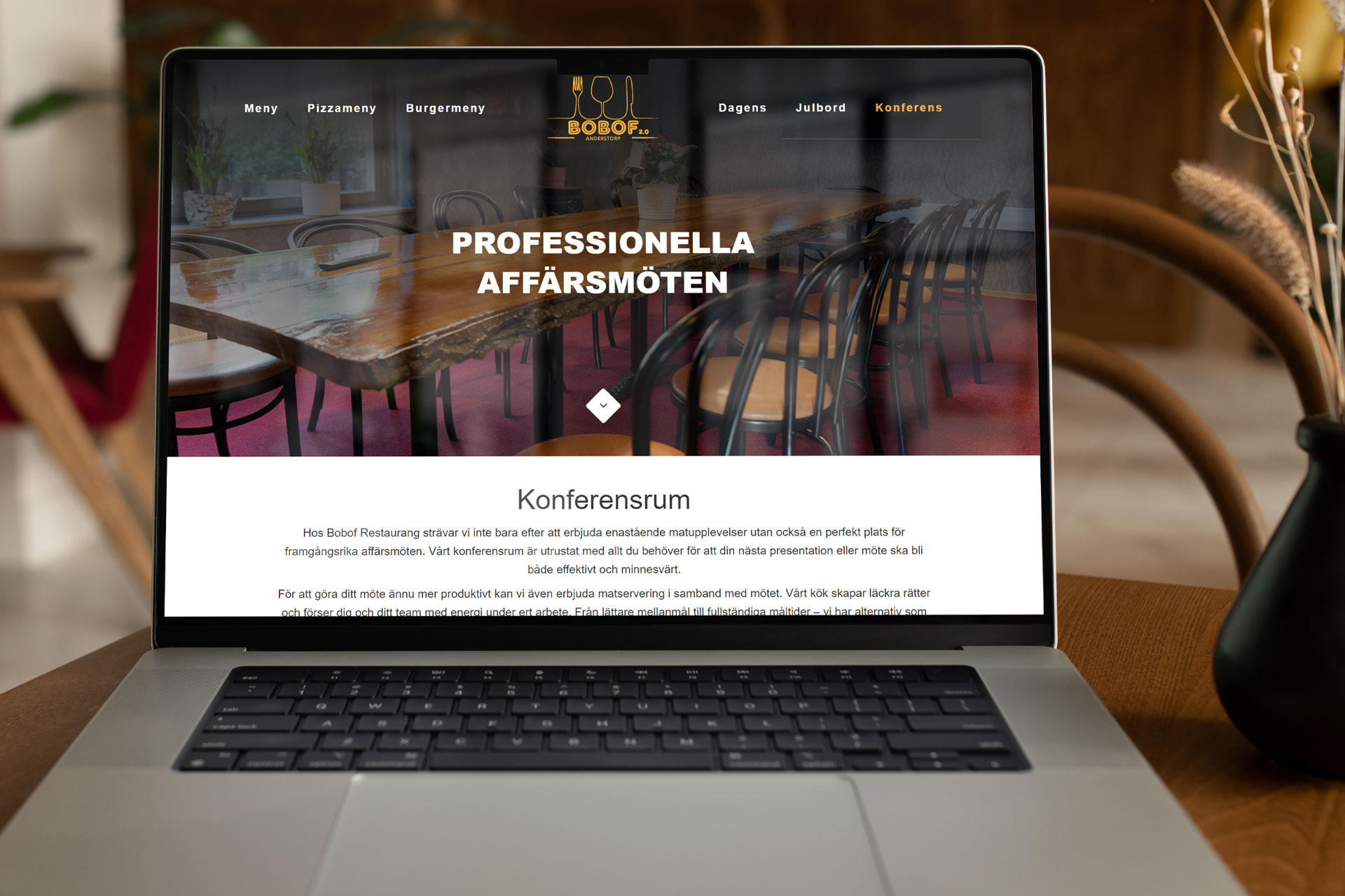 Visar laptop ny hemsida Bobof Anderstorp